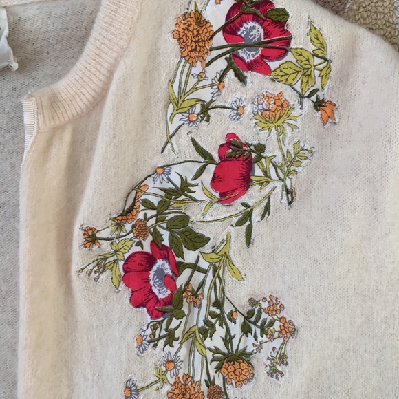 VINTAGE CASHMERE CARDIGAN WITH FLORAL DETAIL - Picture 4 of 7